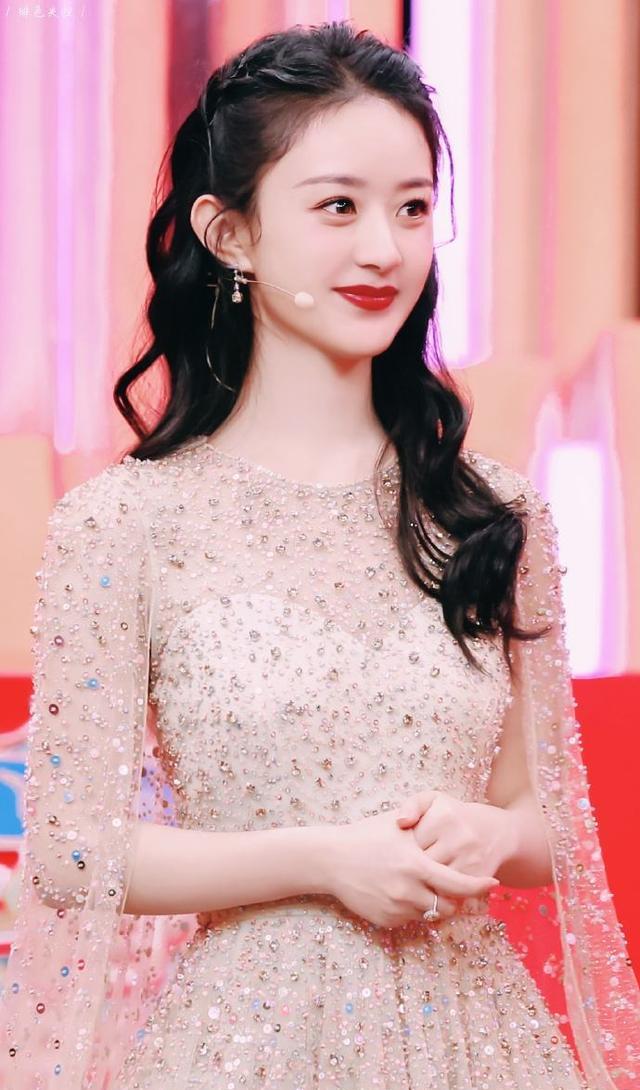 春晚|2022年春晚：主持人马凡舒唇红齿白，赵丽颖压轴出场有些紧张