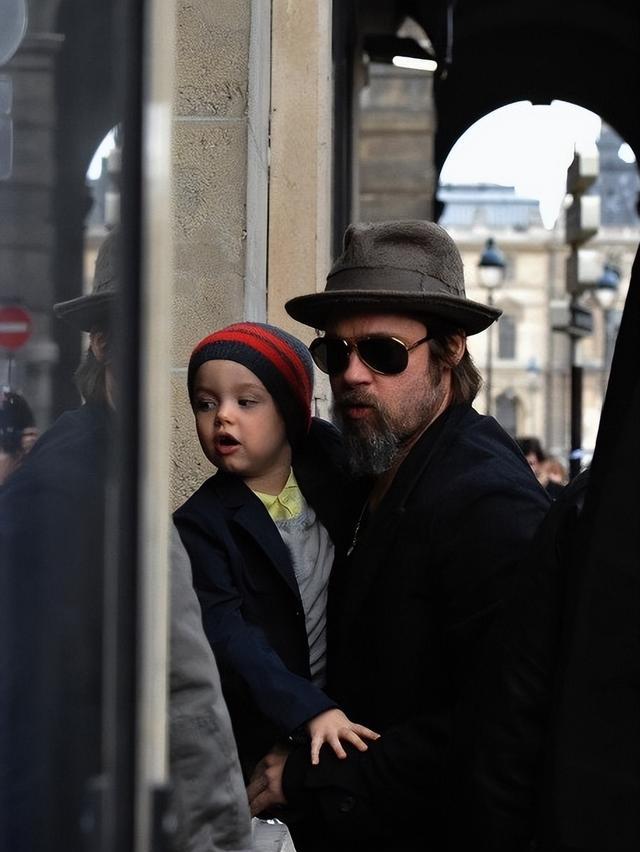 希洛|16岁的美少女希洛：一张出生照卖410万美元，长得像朱莉也像皮特