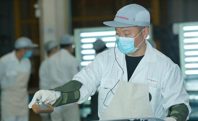 |工厂招工“遇冷”,月薪6000却没人过问,毕业生都去哪里了?