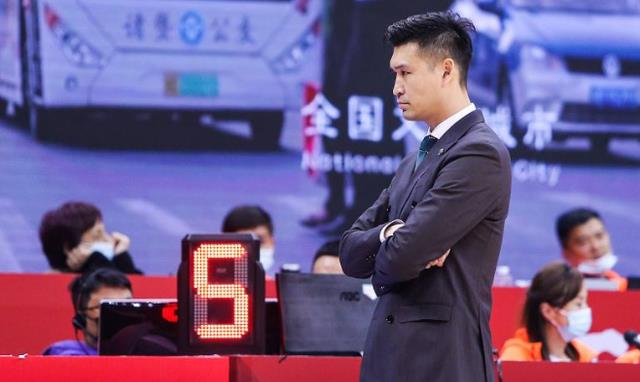 沃格尔|曝CBA明星老总下课！球队成绩糟糕 或告别中国篮坛