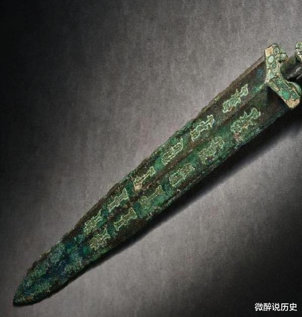 湖北“丹江口”曾水位下降，一座小墓中出土青铜剑，如今竟价值2160万