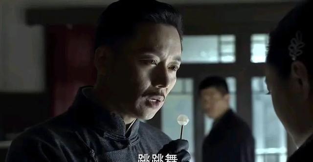 于曼丽|重温《伪装者》才知晓：王天风为什么要吃于曼丽口中那根棒棒糖