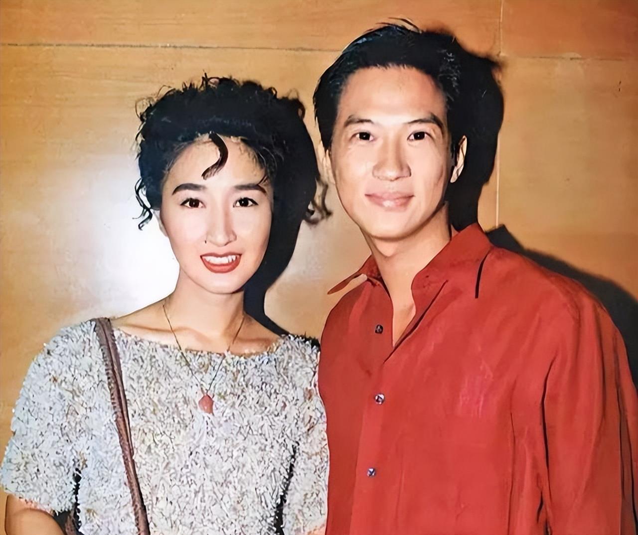 关咏荷|曾是TVB的当红花旦，为张家辉情愿当家庭主妇，如今关咏荷过得怎么样