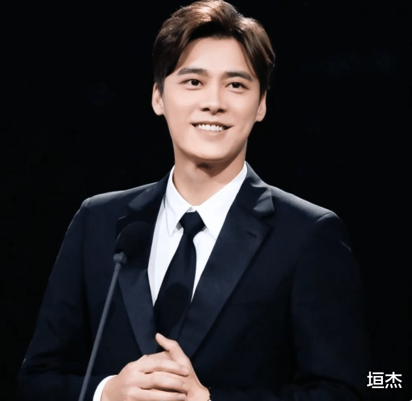 李易峰|中秋节娱乐圈真热闹!嫖娼、快男开撕、被猥亵等,大瓜还在继续