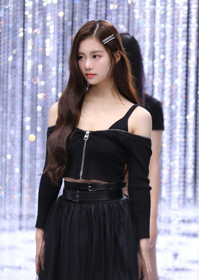 金佳蓝|LE SSERAFIM前成员金佳蓝，被指退团返校后被霸凌，时间线对不上