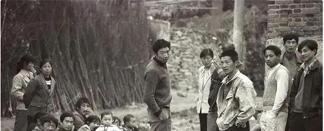2003年,内蒙男子为父迁坟在墓中发现无名尸骨,牵出桩生父杀子案