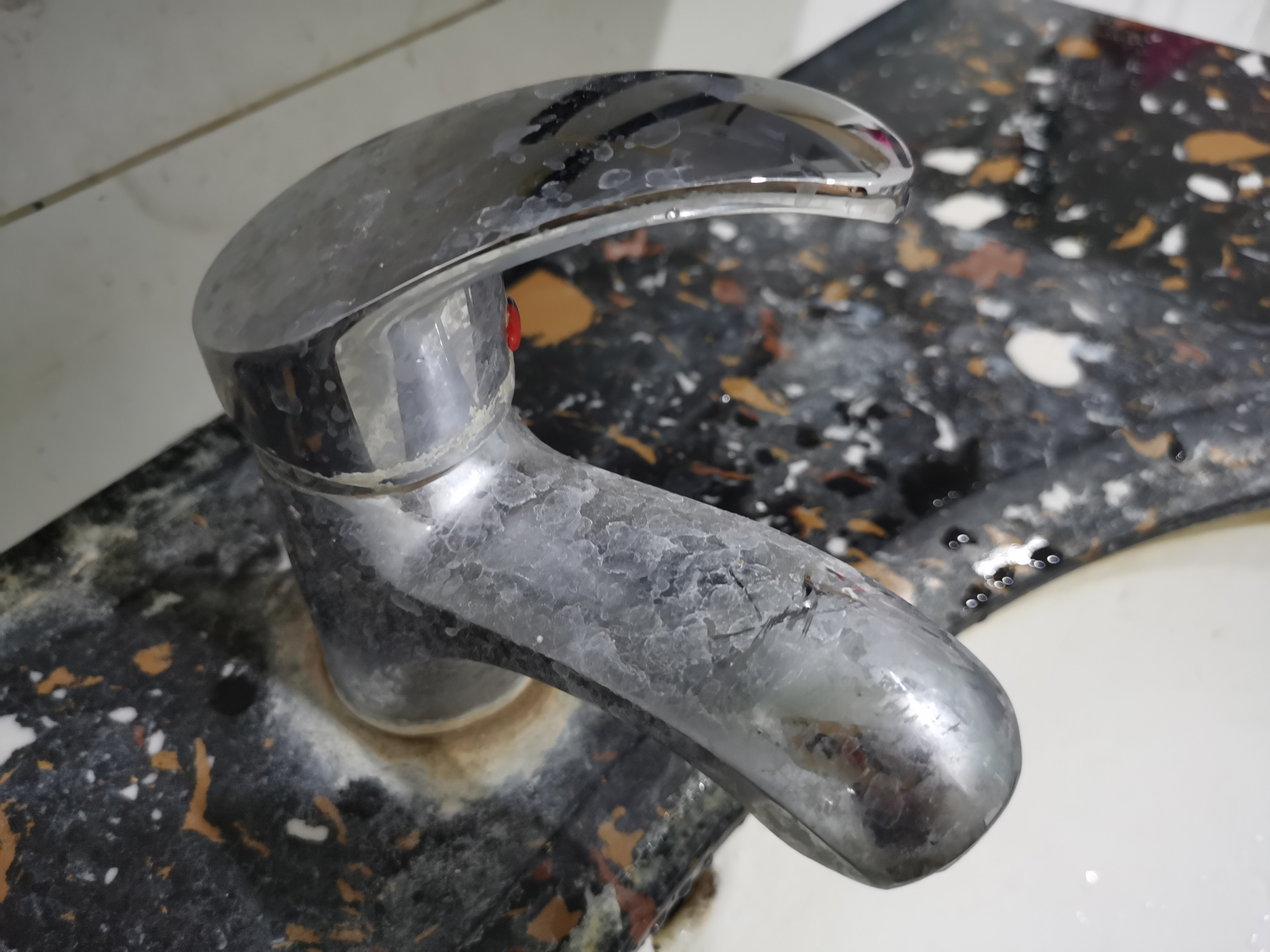 若不差这点钱,卫生间添置了4个“高级货”,干干净净、整整齐齐