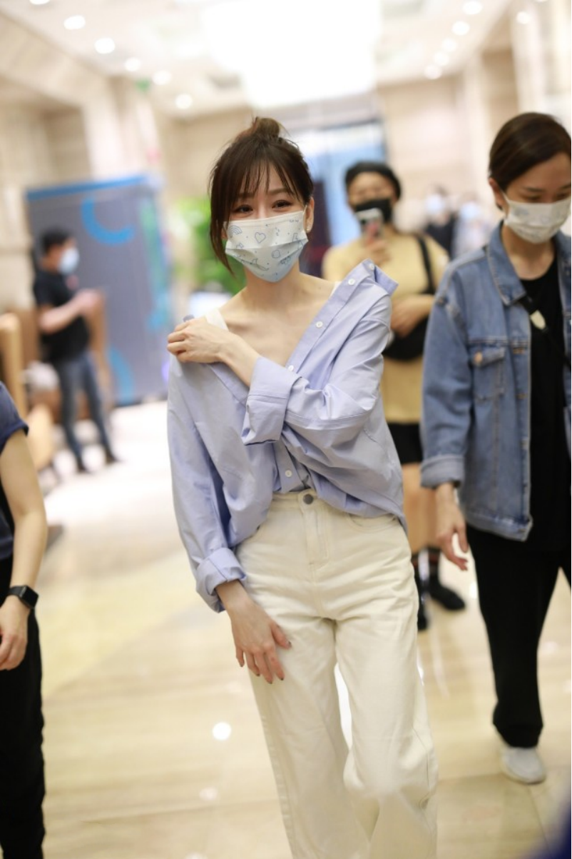 王心凌|王心凌也是阿姨辈的人了，可穿着打扮还跟小姑娘一样，哪里像39岁