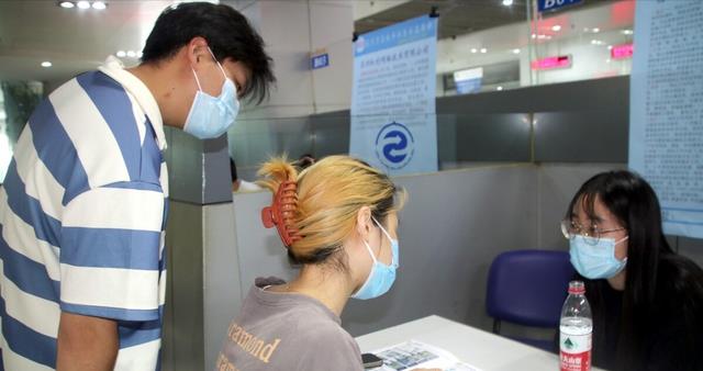 薪酬|“没文化真可怕”，HR要本科生提供大专证，一句话把求职者问懵了