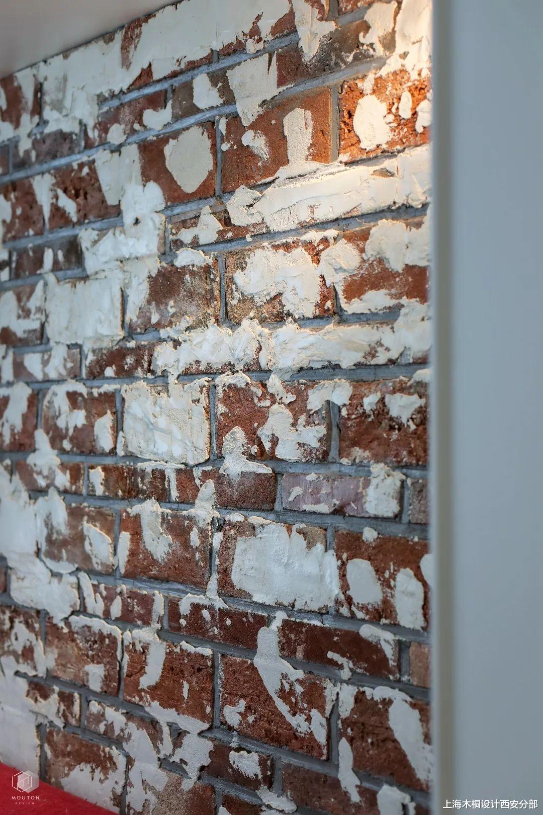 红砖用到家里原来这么酷,油工师傅都说“像风吹过的感觉”