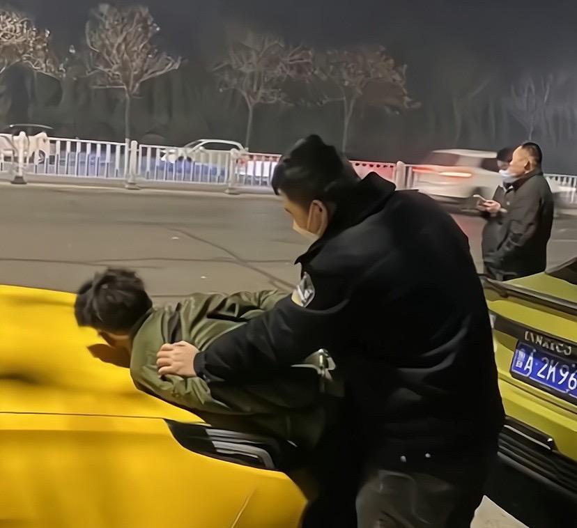 山东:男子驾车燃放烟花,遭劝阻后仍我行我素,结局很舒适