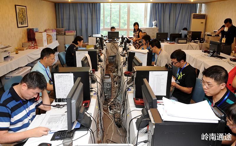 |经常主动请示汇报工作，与从不主动请示汇报，哪种发展前景更好？