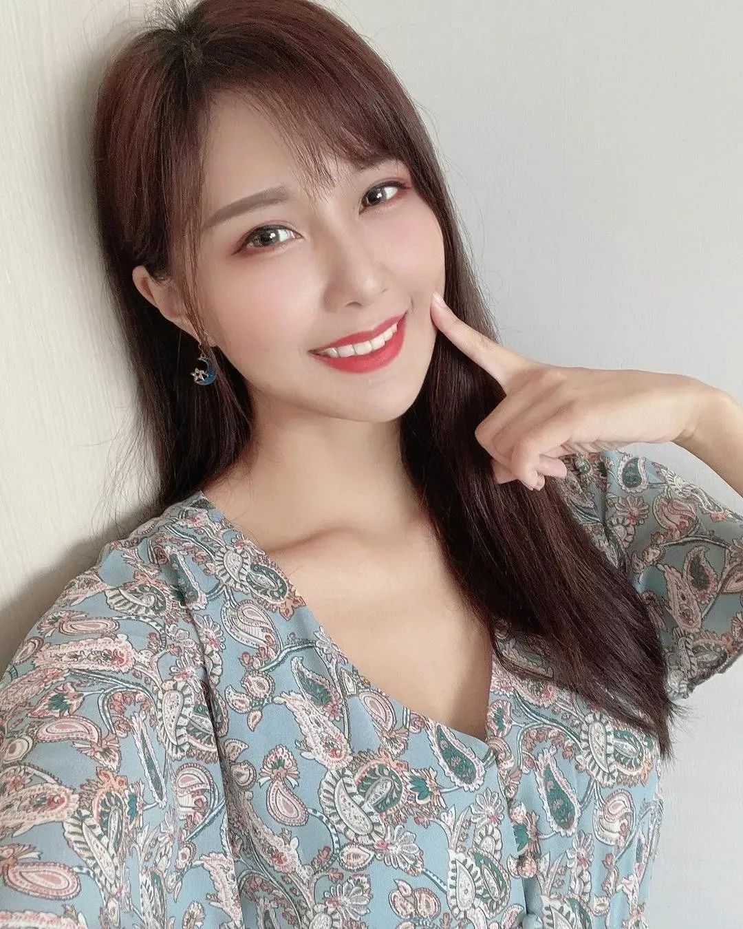 陈郁|台湾艺术大学校花陈郁晴,甜美可人的气质女神