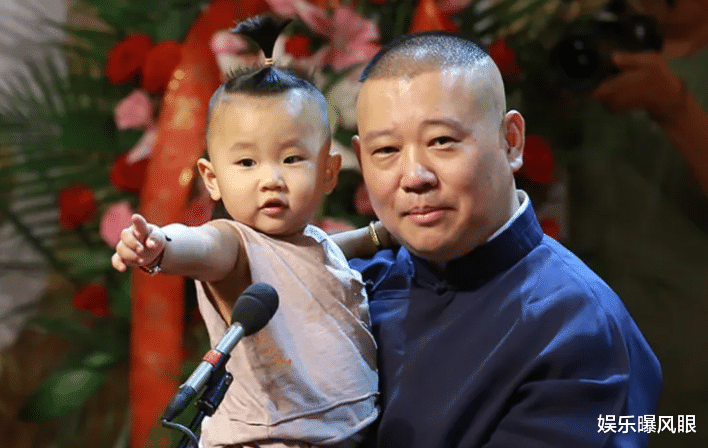 强尼·戴普|郭德纲小儿子少爷范足，指挥父亲徒弟照顾狗，豪宅院子似植物园