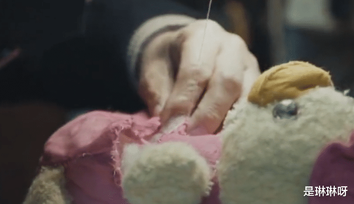 赵雅芝|修一只玩偶赚9060元！央媒接连点名，上海七旬网红朱柏明摊上事了