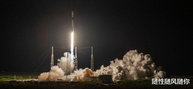 新西兰夜空出现蓝色螺旋，民众惊慌：外星人？