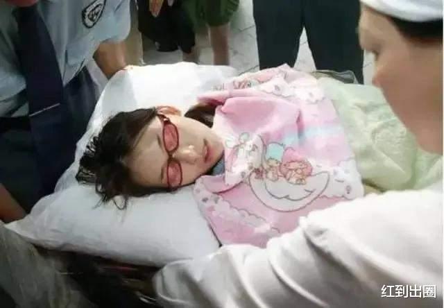 苗侨伟|再出事故，苗侨伟剧组枪战出意外，女演员眼球被弹片擦伤布满血丝