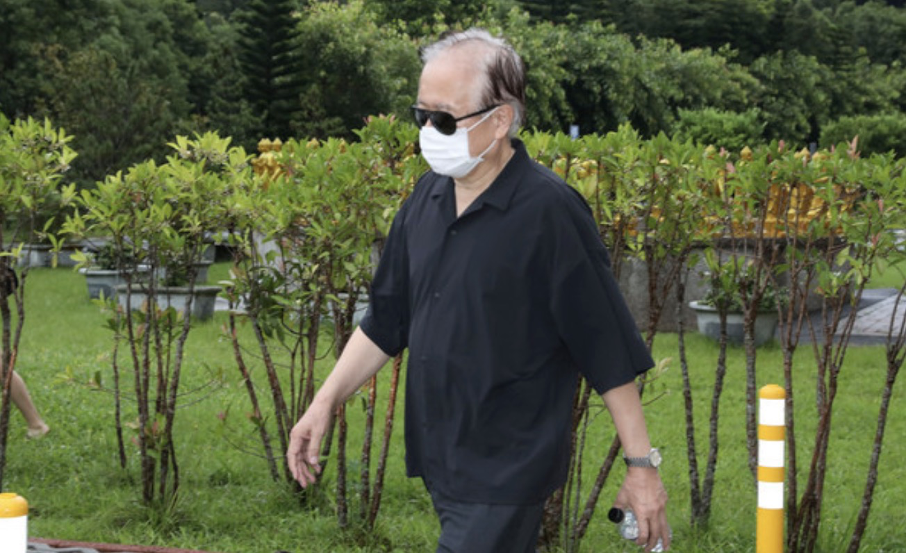 罗霈颖|罗霈颖近亿遗产继承有变动，大哥和母亲主动放弃，二哥顺位继承