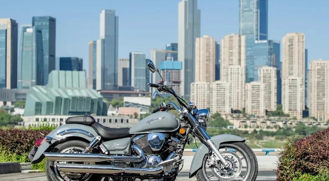 哈雷|新款力帆v16亮相,风冷双缸 led大灯,你没看错,确实像哈雷!