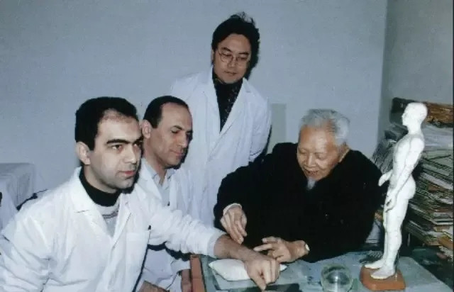 衰老|名医程莘农，用“银针”成就传奇人生，被世人尊称为“针灸泰斗”