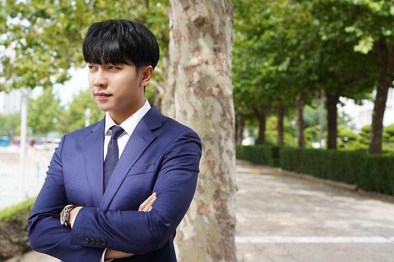 尹汝贞|李昇基要与合作18年的公司解约?引发韩国网友们的关注