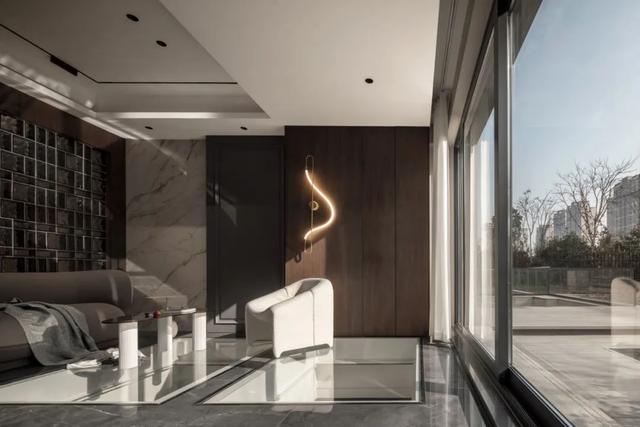 437㎡现代轻奢，玻璃屋顶引入自然光，定制儿童房很有童趣感