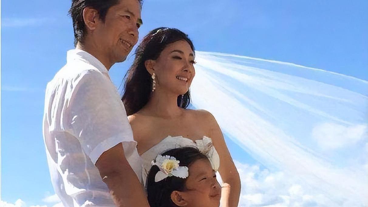 牛莉|牛莉：最美好的年纪嫁给“普通男人”刘亚东，婚后生三孩幸福美满