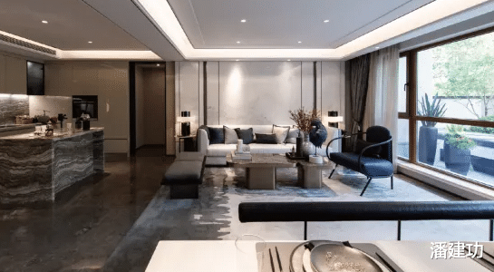 |龙湖舜山府196平住宅，4室2厅3卫，标价580万无人问津