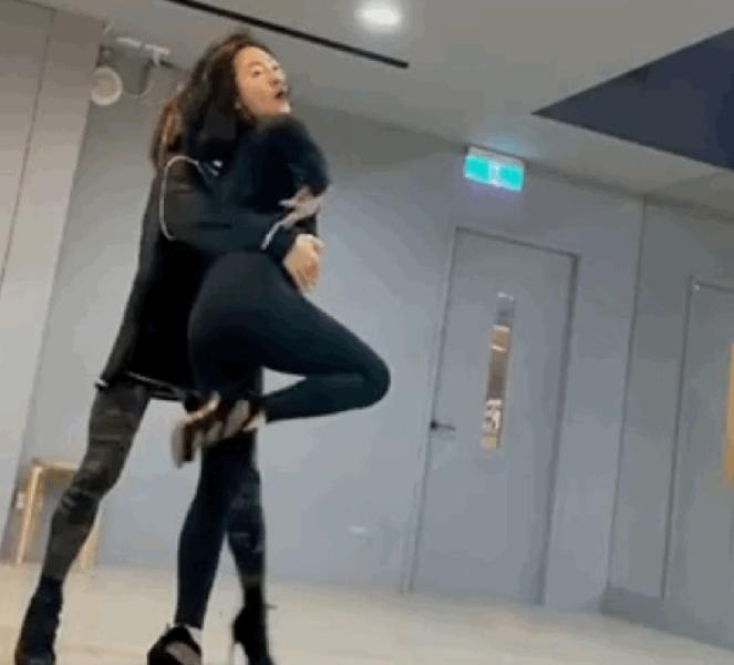 汪小菲|汪小菲赔了夫人又折兵，小S彻底翻车，网友怒撕台湾娱乐圈遮羞布