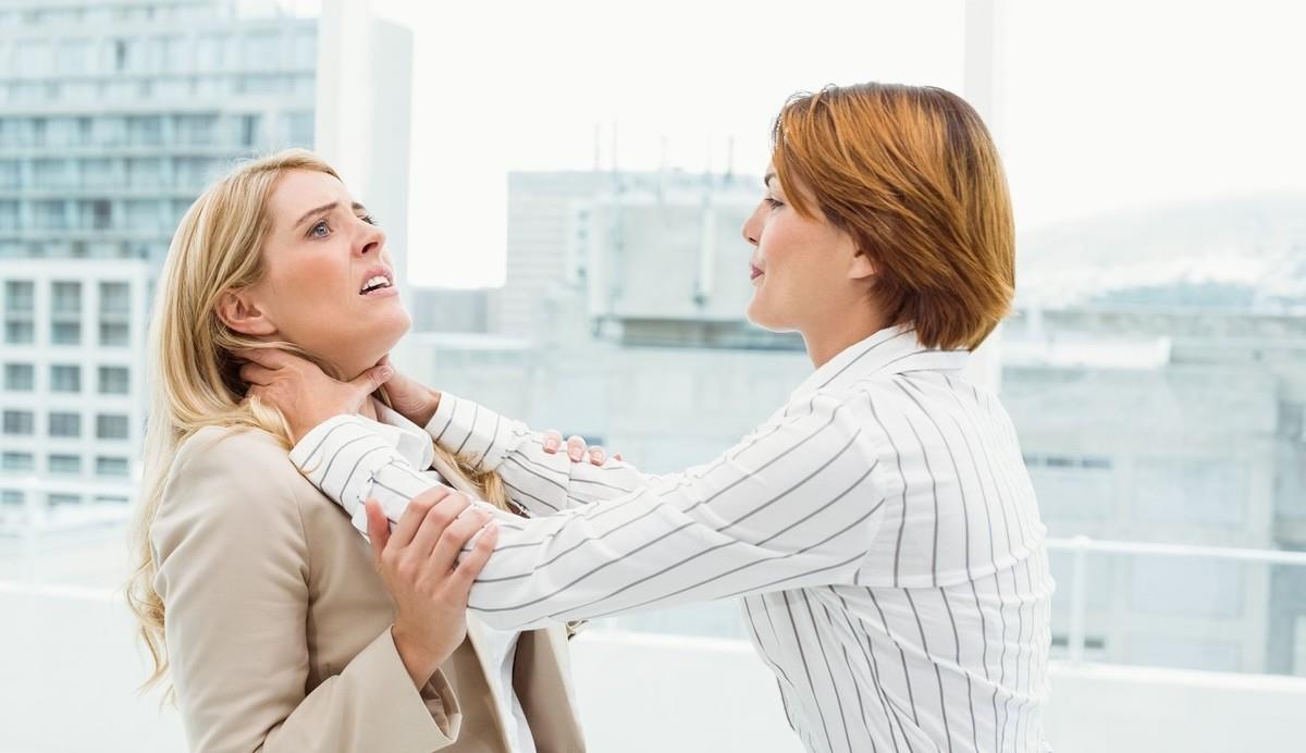 李明|表面友好，背后捅刀，职场“小人”不得不防，3招教你认清真面目