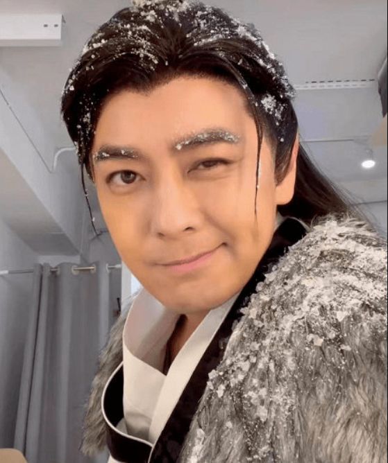 林志颖|林志颖晒复工花絮,时隔多年重塑段誉造型,容颜未变帅气依旧