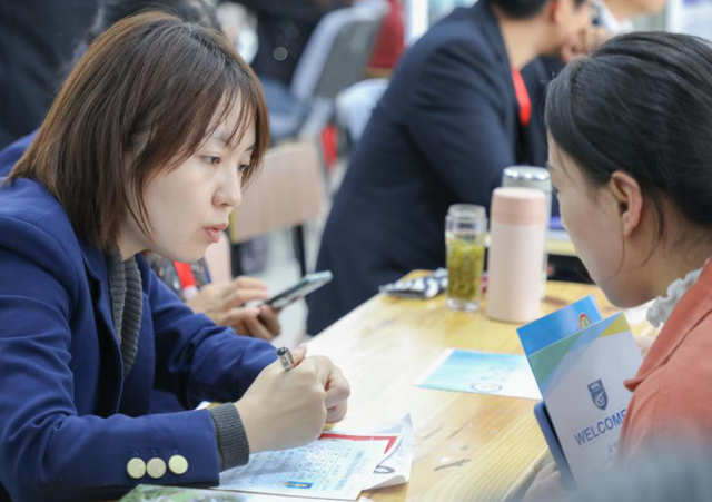 求职|应届毕业生就业率低至3成，一教授劝告年轻人：进厂吧，不丢人