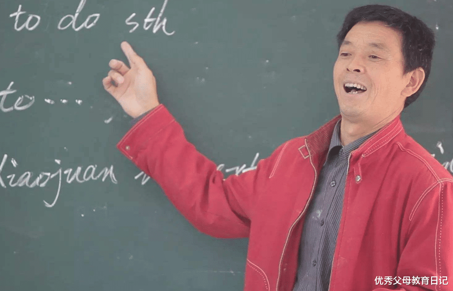 教师|副高级教师到年龄不肯退休，校长深谙“套路”，表示：别想捡轻巧