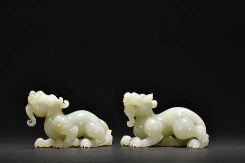 |清代 和田玉螭龙摆件一对