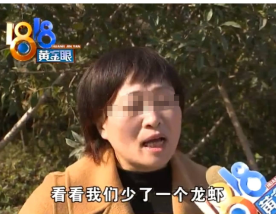 浙江义乌,一名女子为父亲过80岁大寿,提前在五星 级酒店订好13桌寿宴,每桌2200元