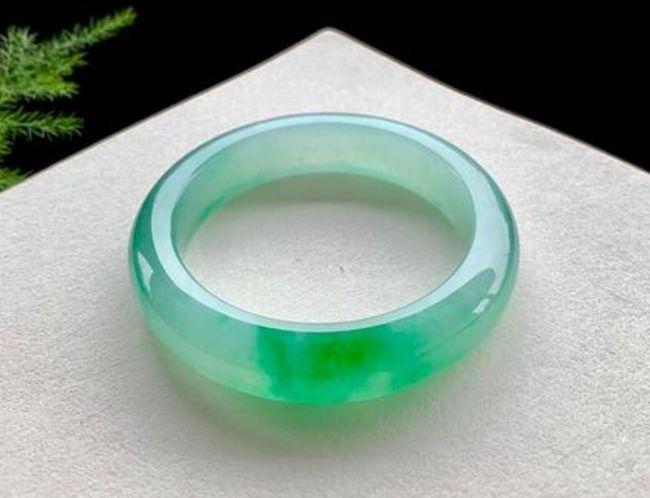 元青花|经过人们的雕刻，平平无奇的翡翠，瞬间变得活泼起来