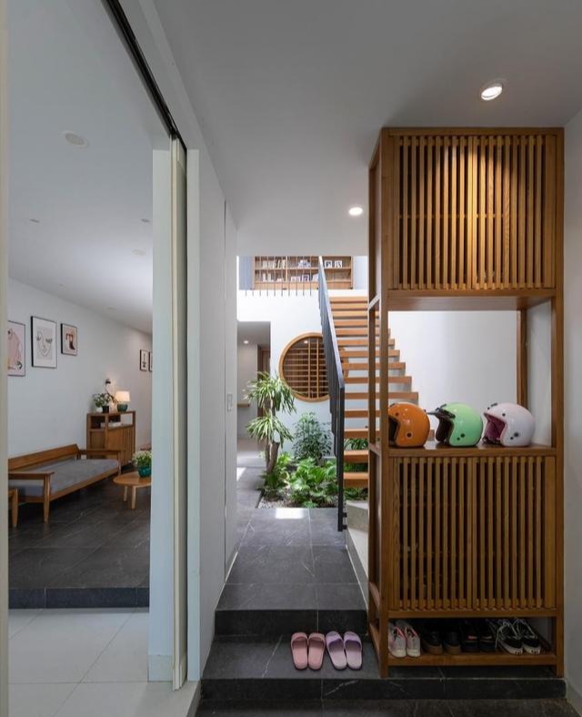 越南3层别墅,屋里屋外到处都种树,装修简单,但起码赏心悦目!