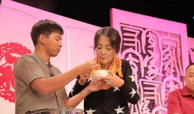 王姬|老演员花式力捧儿女:王姬带女儿走红毯刷脸,李勤勤混血儿子演戏