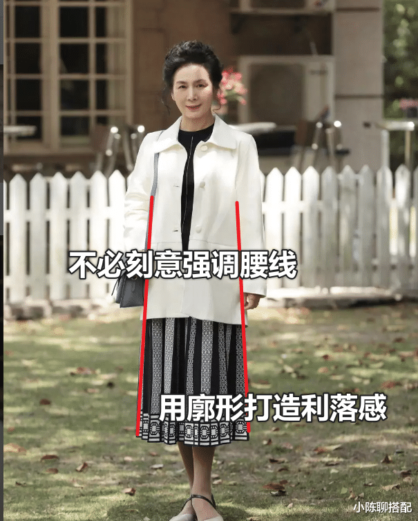 发型 这才是50+女人应有的打扮:裙子选长,裤装选浅,头发短点更优雅