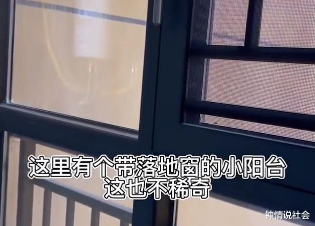 云南女子花25万装修新家踩坑:蹲坑旁是坐便,浴室一侧是落地阳台