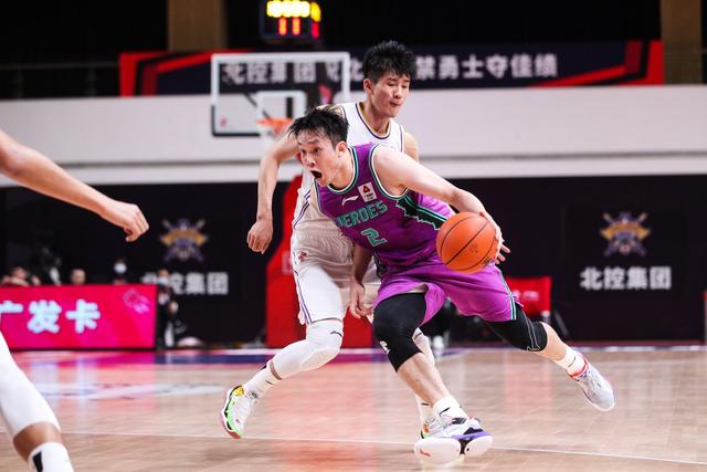 山东男篮|恭喜丁彦雨航，山东送来意外惊喜，1年1400万真香喷喷