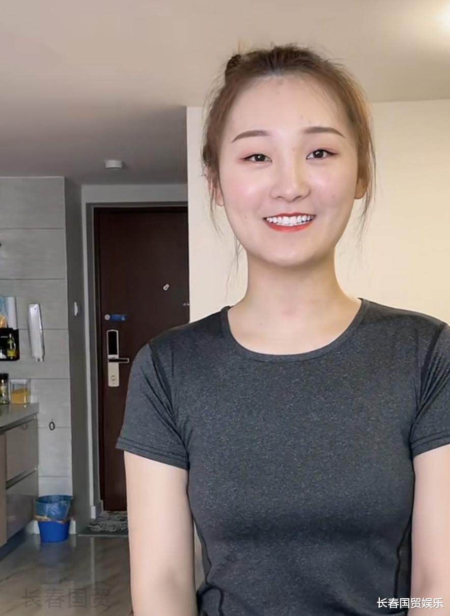 陈亚男|前夫官宣订婚后，陈亚男首次露面，化身瑜伽教练心情未受影响