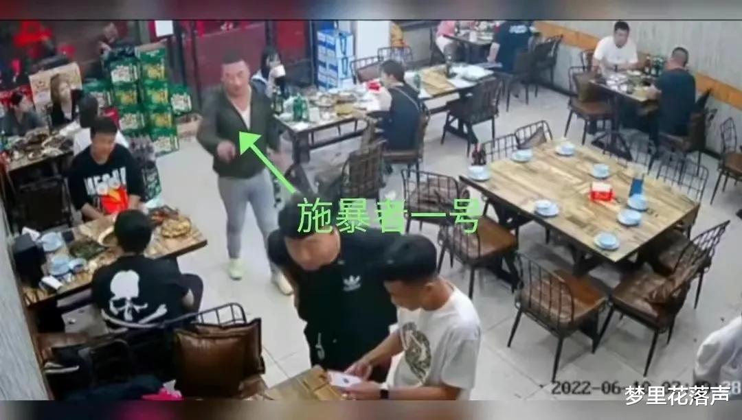 ?打人者妻子、哥哥和岳母相继出面,却不见女生家人回应,原因有三