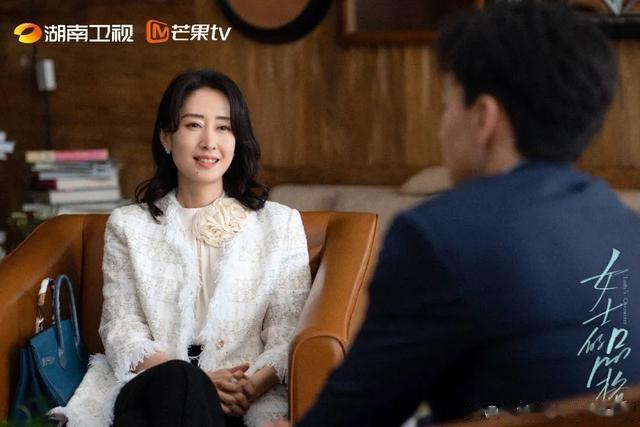 西装|叔圈飙完,姐圈也开始“鲨”了!