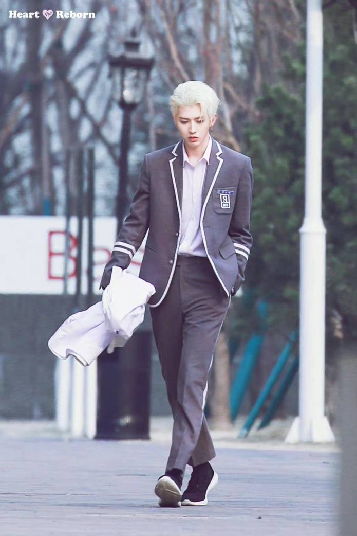 站姐|当众抽烟、态度双标、私联粉丝，站姐亲自爆料这些年为爱豆兜的底