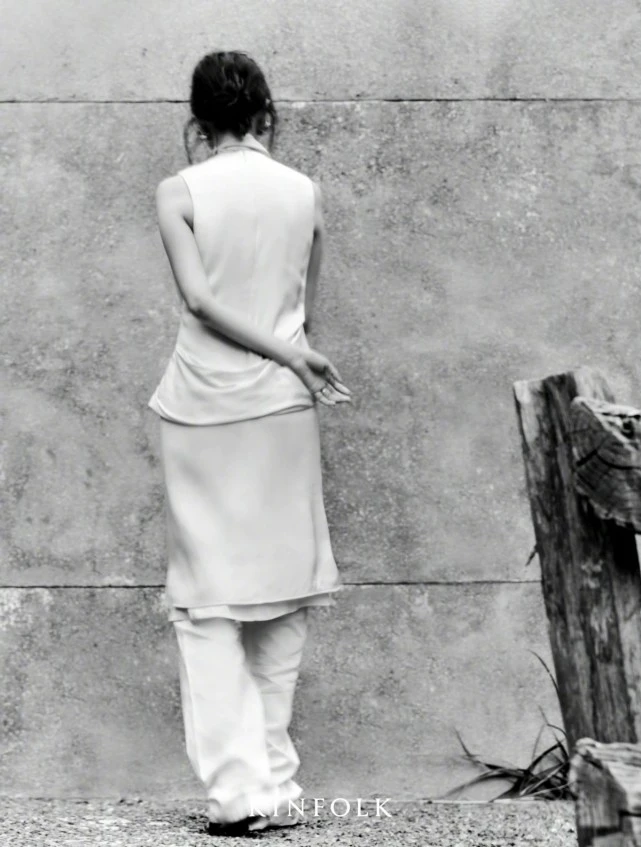 高圆圆回归时尚圈太惊喜！穿极简主义风霸气十足，女王范十足