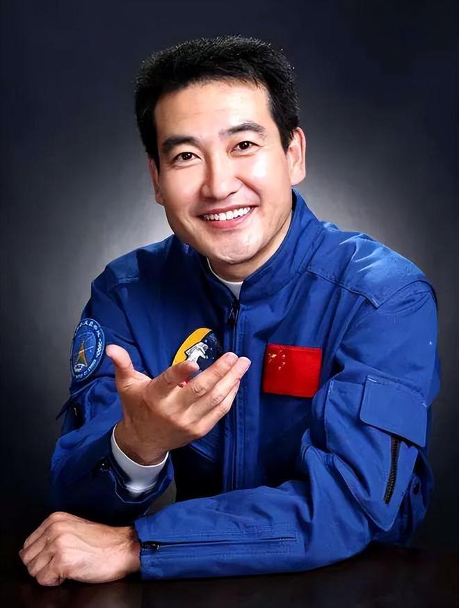 带您了解神舟十三号航天员:翟志刚
