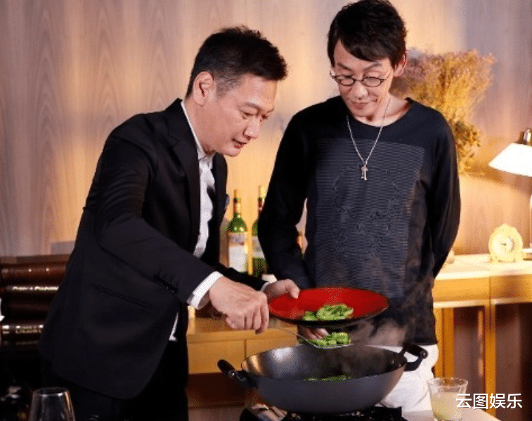 移民|《大时代》丁蟹俩儿子聚会!陶大宇精神好,吴启明消瘦疾病缠身