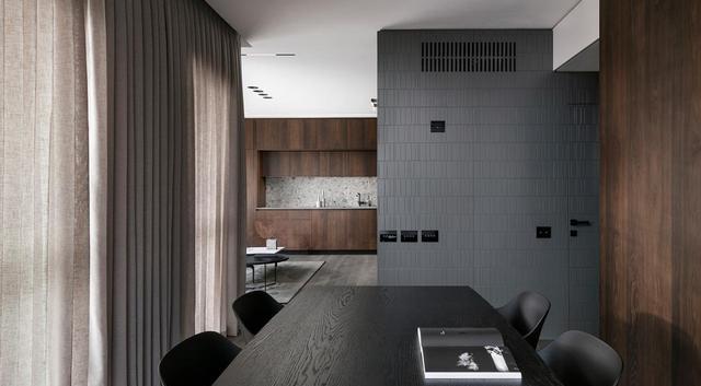 99㎡装出大平层效果,12㎡的大阳台只装护栏不封窗,这才是真享受