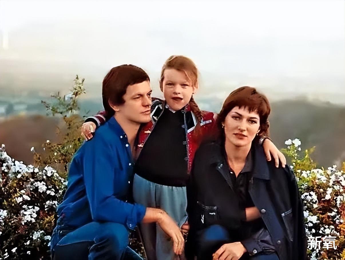 米拉·乔沃维奇|为什么美貌的最高定义，是一张能闻到血腥味的脸？